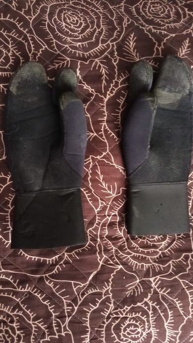 Продам перчатки для подводной охоты