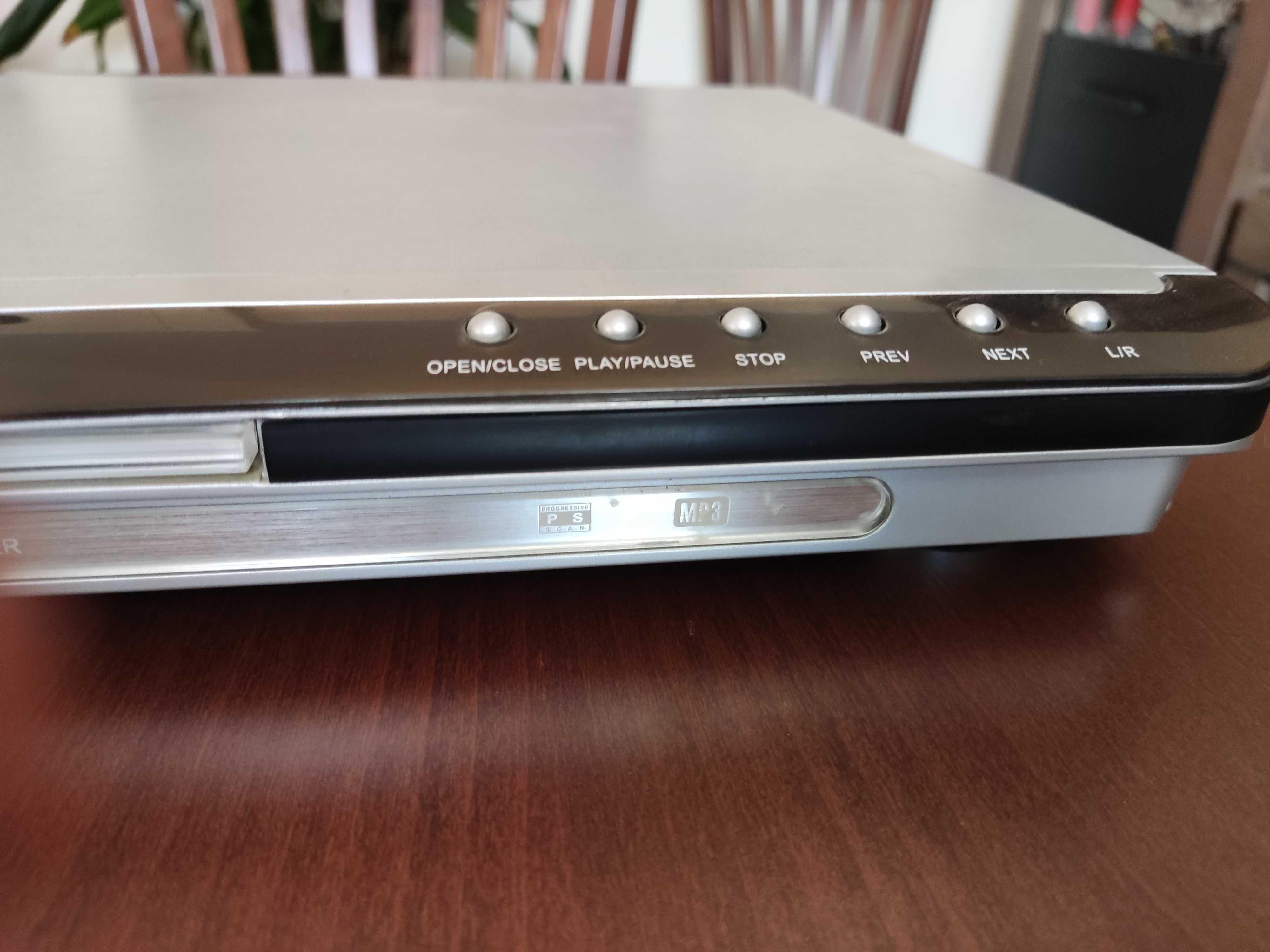 Продавам отличен DVD Player NEO