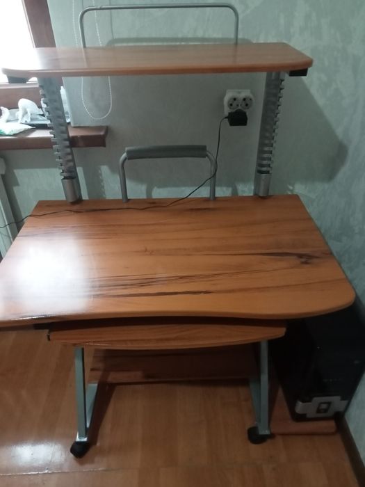 Стол для компьютера