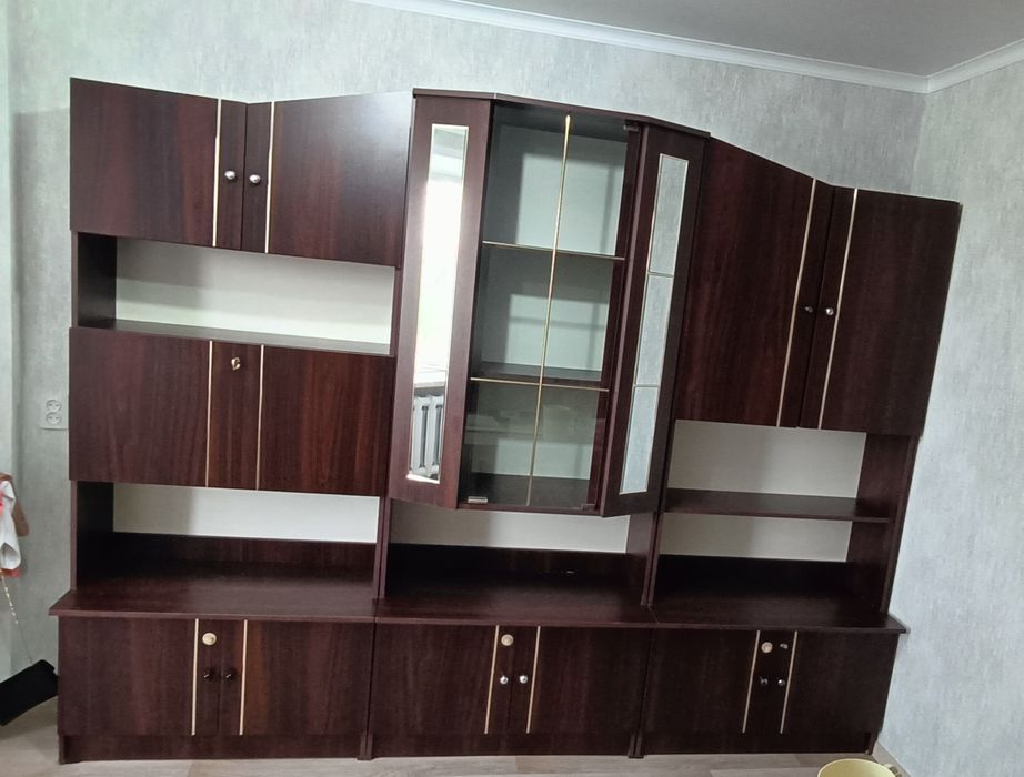 Стенка, горка для зала