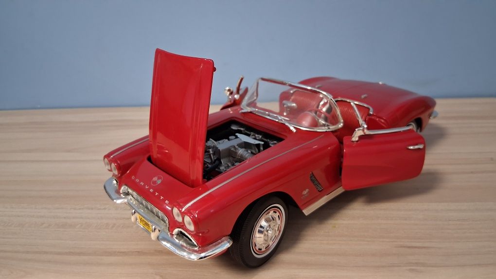 Chevrolet Corvette Riverside ERTL 1:18 1962