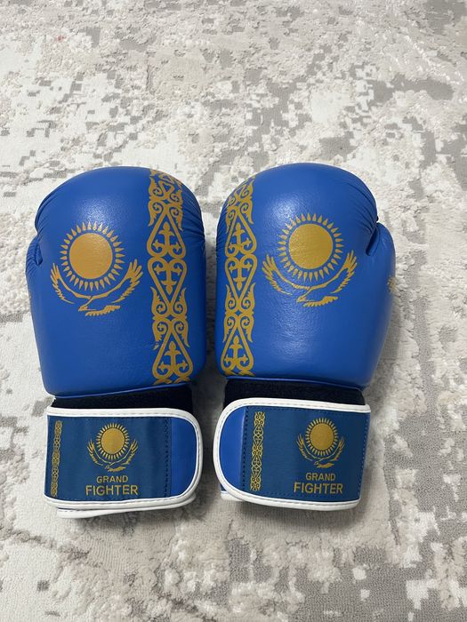 Боксқа арналған перчатка, жап-жаңа екірет киілген!