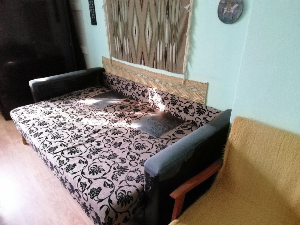 Canapea extensibila din lemn masiv, 125x190 cm