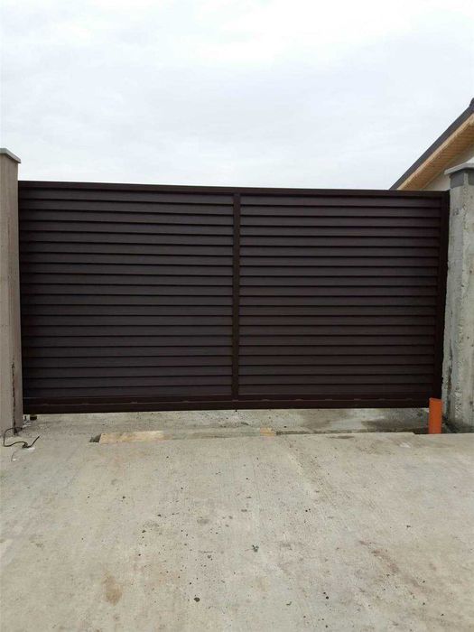 Garduri si porti din panou stil jaluzea de diferite modele la comanda