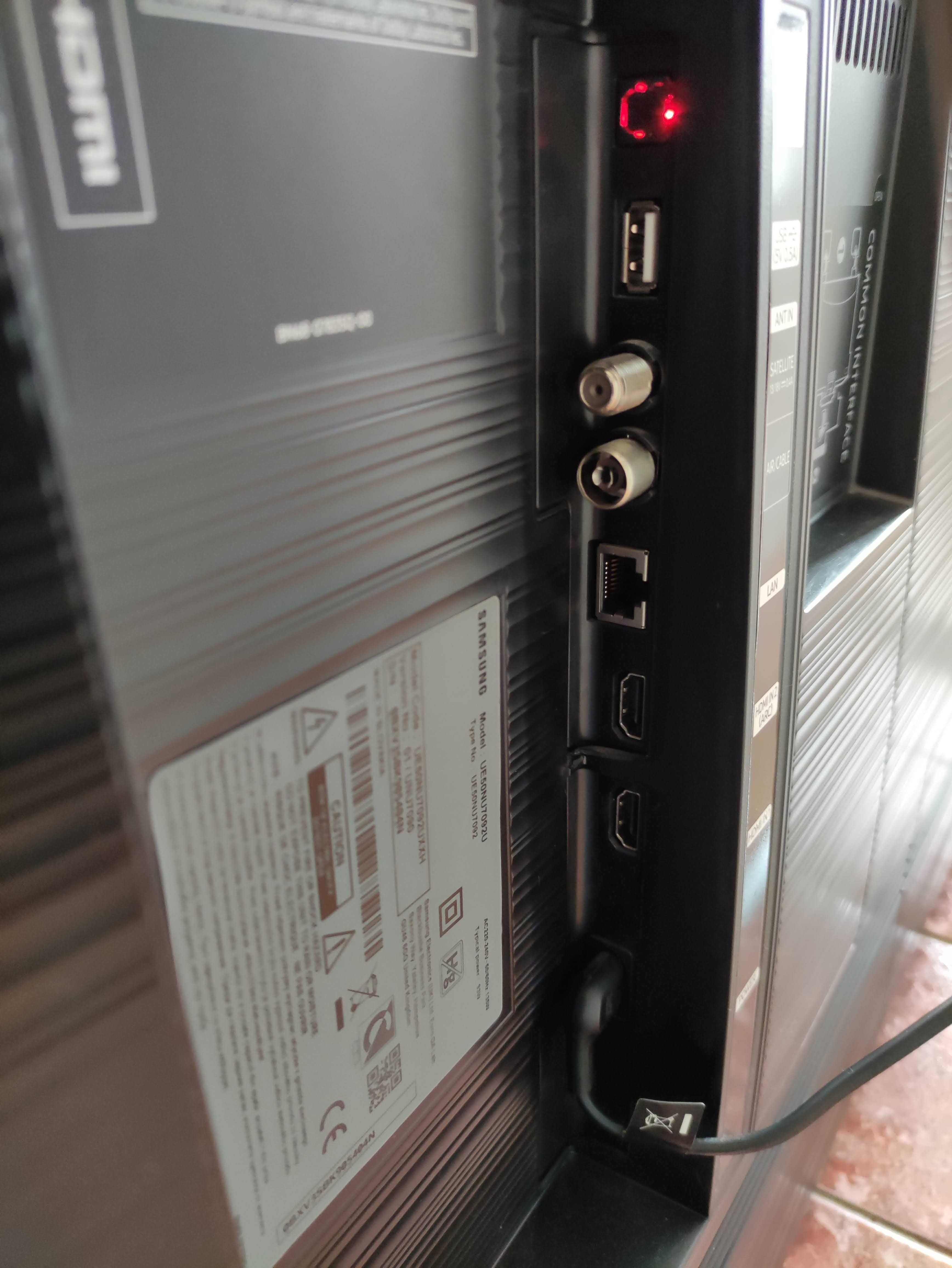 Телевизор Samsung 50" UE50NU7092U 4к за ремонт или части.
