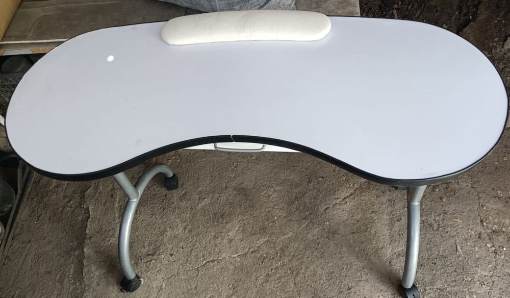 Стол маникюрный продам