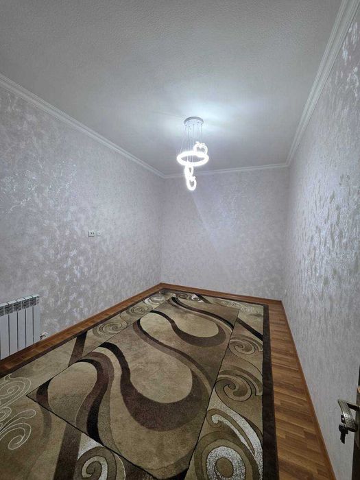 Самарканд шахрида 3 хонали, 2-қаватда жойлашган квартира сотилади.
