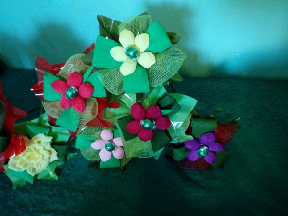 Маргаритки и рози