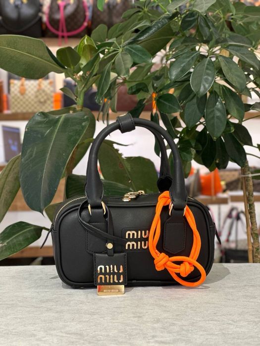 Geanta Miu Miu noua !!! Dimensiuni 23/13 !!!