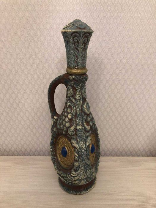 Глиняный кувшин для вина