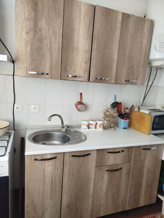 Продам Кухонный мебель