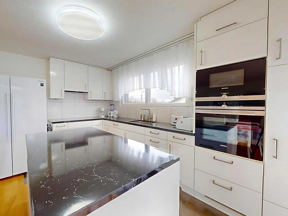 Дава се под наем Двустаен апартамент в София, Център - 65 кв.м за 459 € - Снимка #1