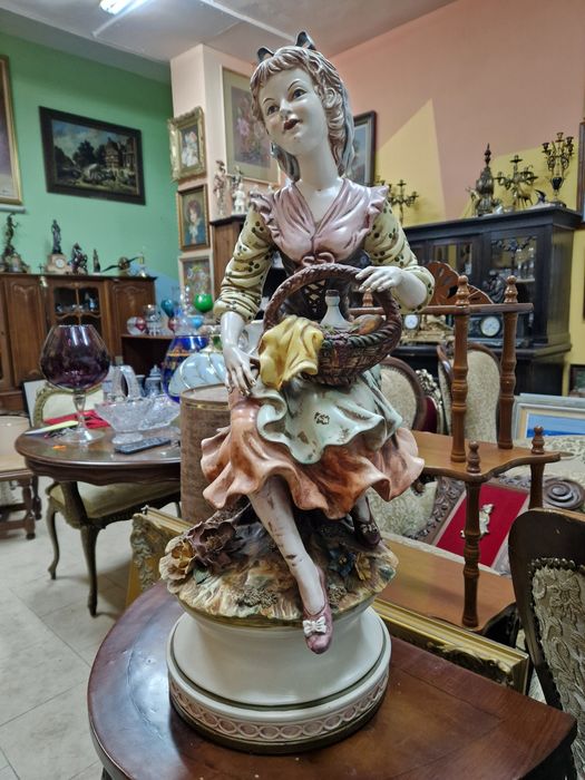 Превъзходна италианска порцеланова фигура статуетка Capodimonte