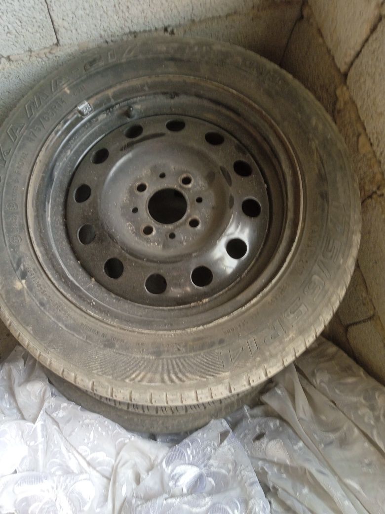 r14 Диски с резиной на Lada