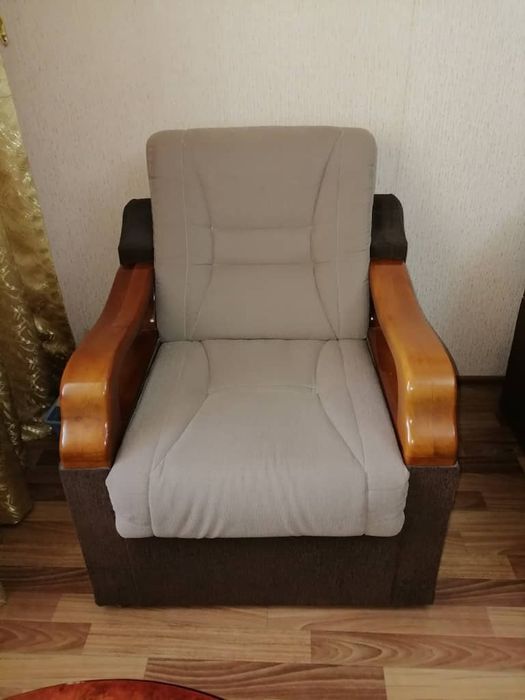 Срочно продаю диван и два кресла