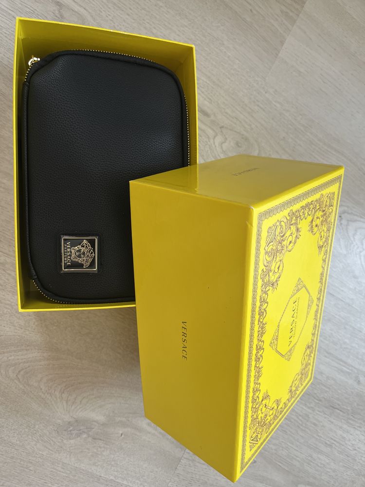 Комплект Versace Yellow diamont-несесер, парфюм, крем за тяло, душ гел