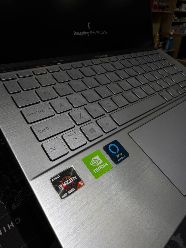 Asus ZenBook Q402 R5-4500U/8/256/14.0