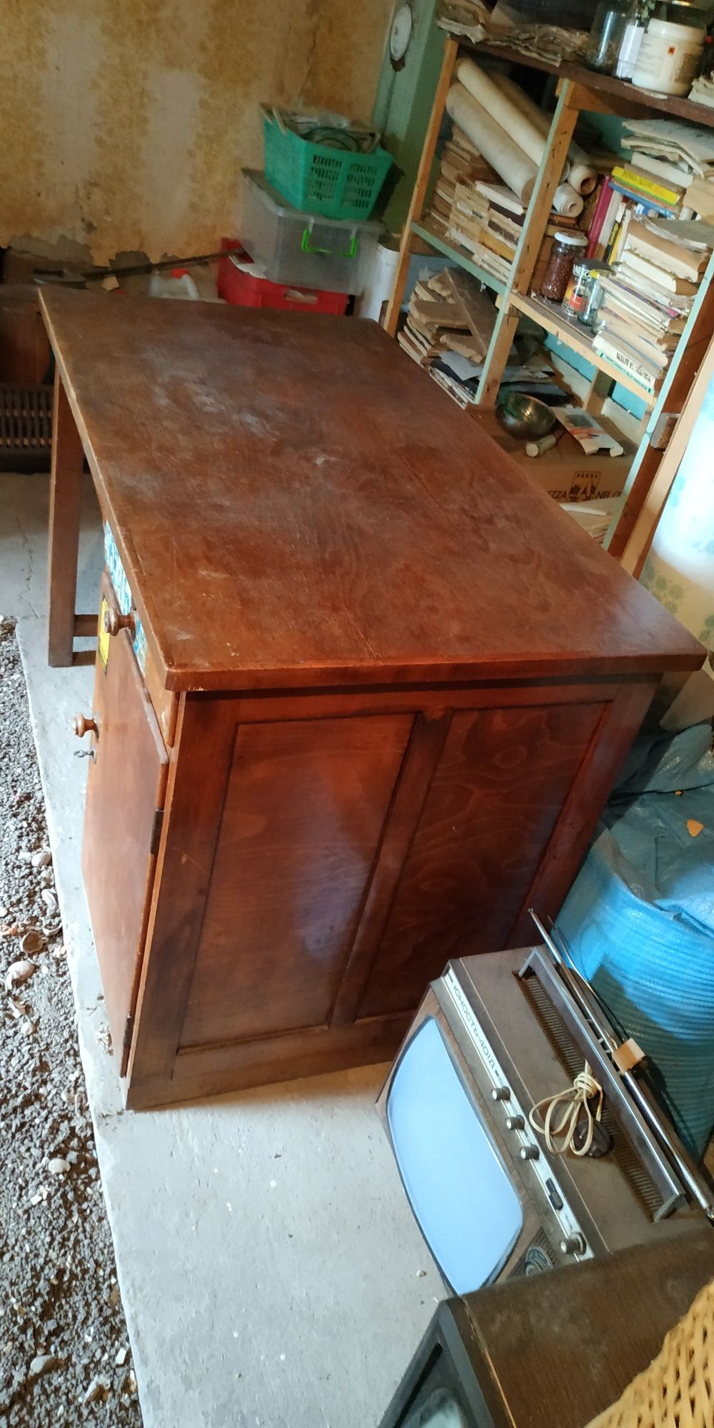 Старо бюро от масивен материал