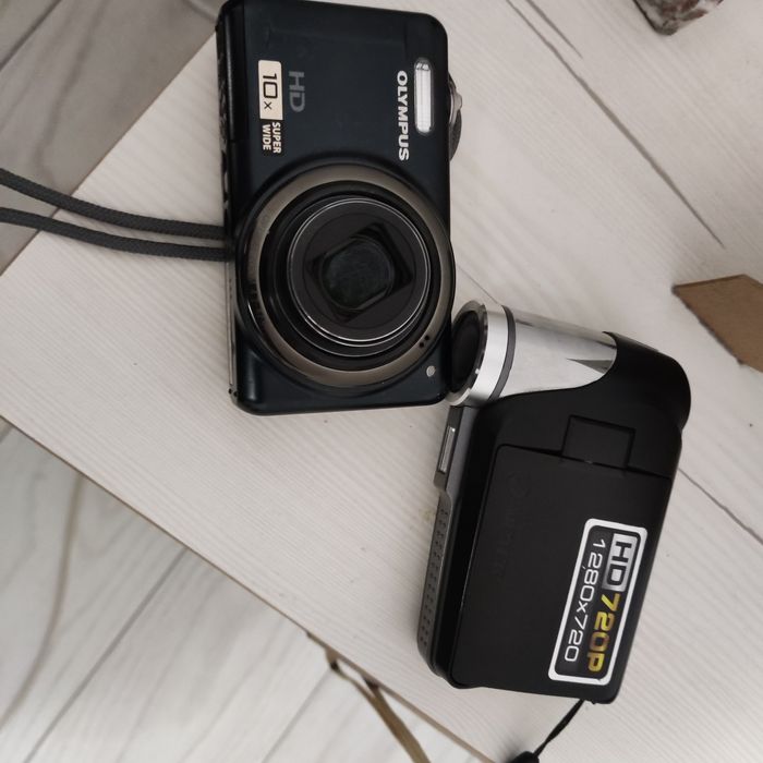 Продават се двата за една цена