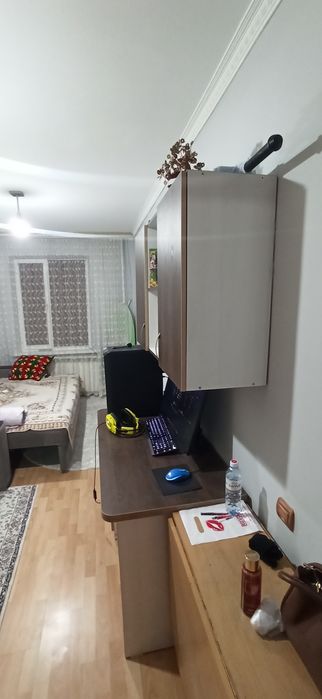 Компьютерный стол и полки