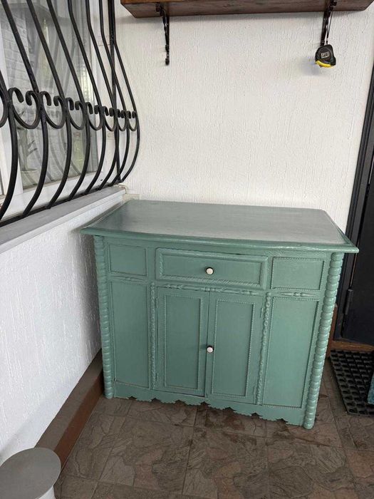 Срочно продам  деревянную тумбу-стол.