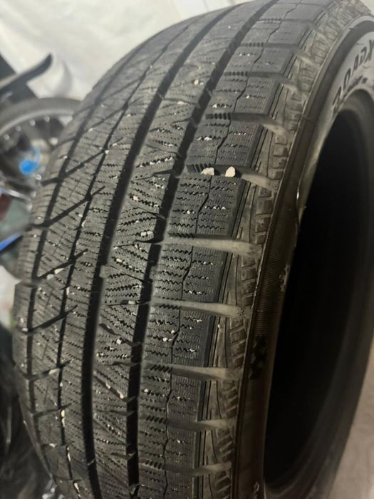 Продам зимнию резину.