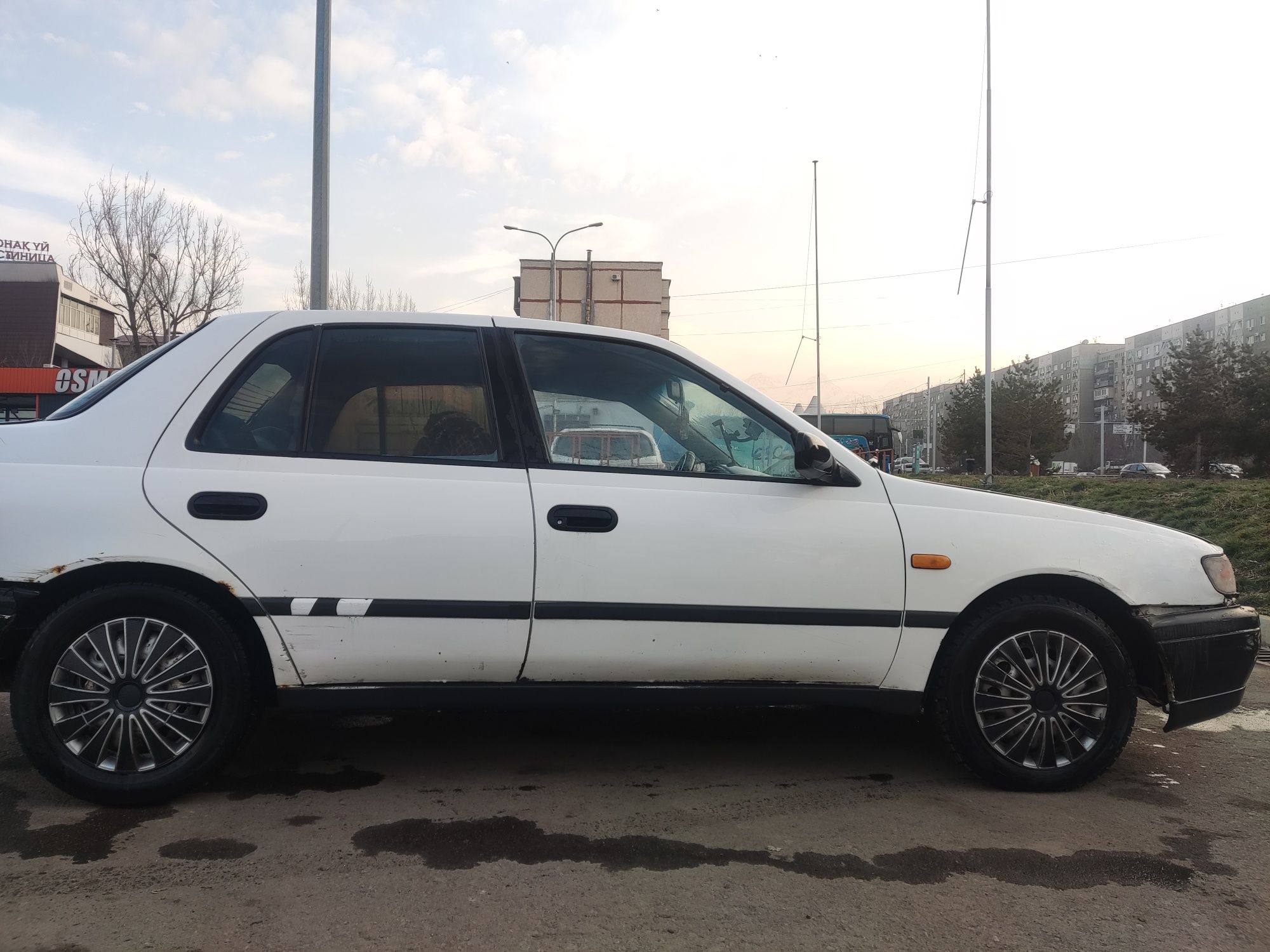 Nissan sunny 1994/1.6 автомат/состояние хорошие все работает на ходу
В