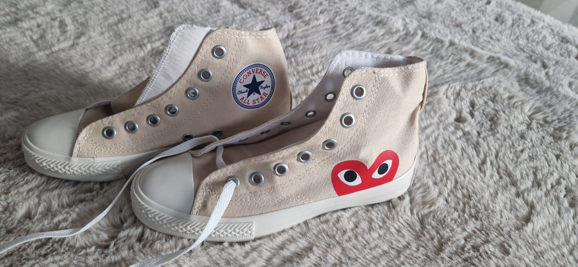 Converse bej cu alb, model CDG noi