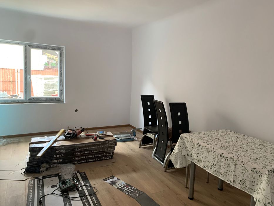 Închiriez casă 2 camere 75mp