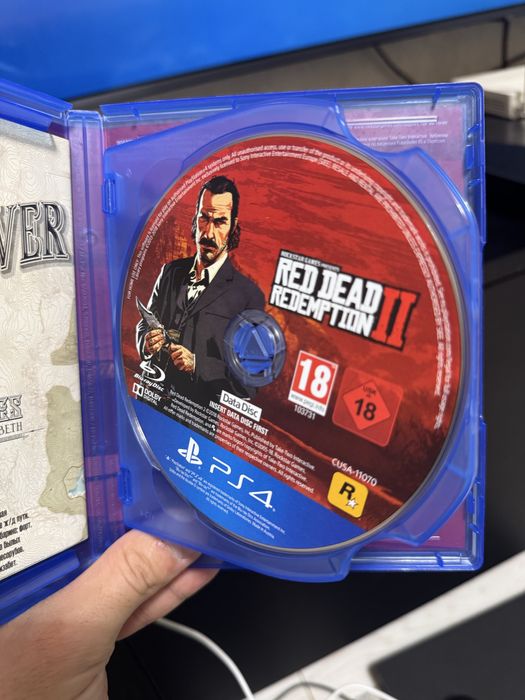 Продам Red dead redemption 2 в отличном состояни