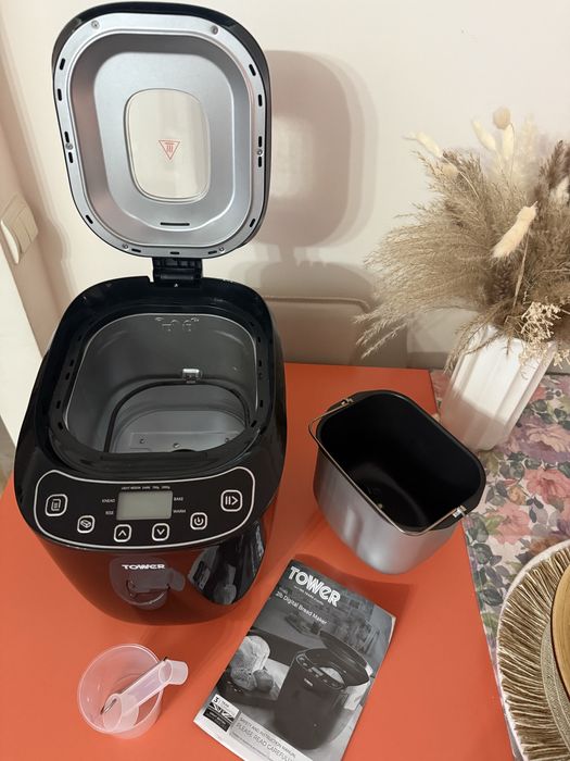 Mașina de făcut pâine Tower.