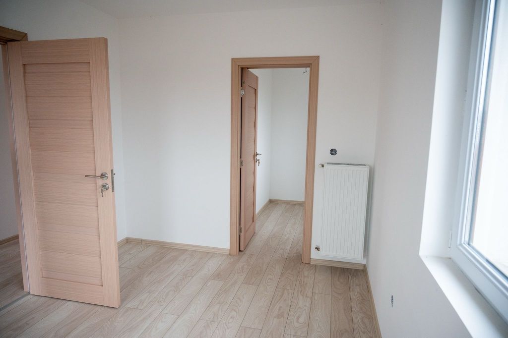 Vand casa noua P+M finisata si imediat ocupabila