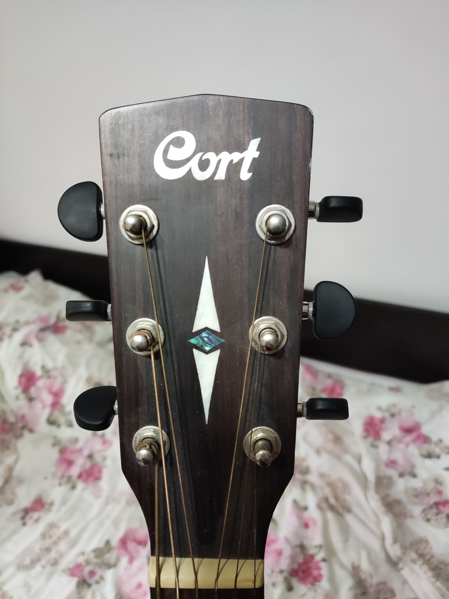 Guitar CORT L 450C NS