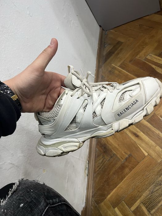 prodavat se balenciaga track white 42nomer v dobro sustoqnie