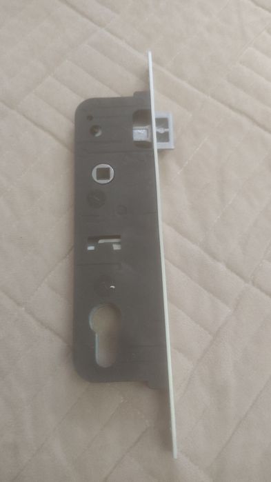 Продам  замки дверные и навесы