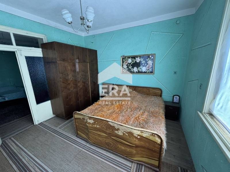 Два етажа от къща със самостоятелен вход и двор в кв. ''КУБА''