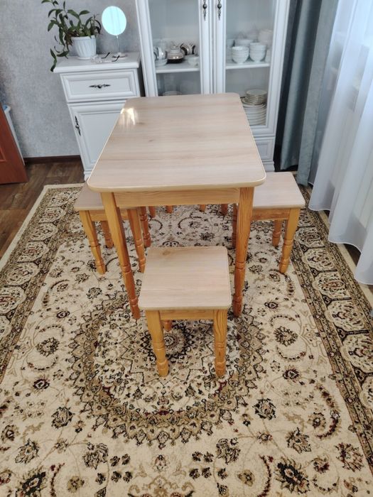 Куханный стол со стельями