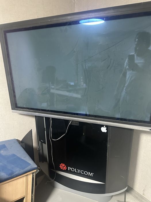 Телевизор с подставкой