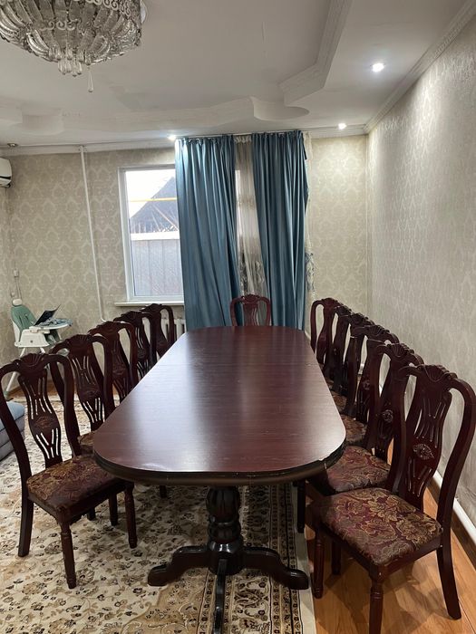 Стол со стульями