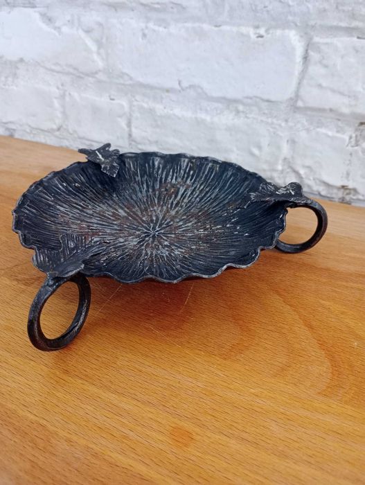 Стар пепелник от ковано желязо