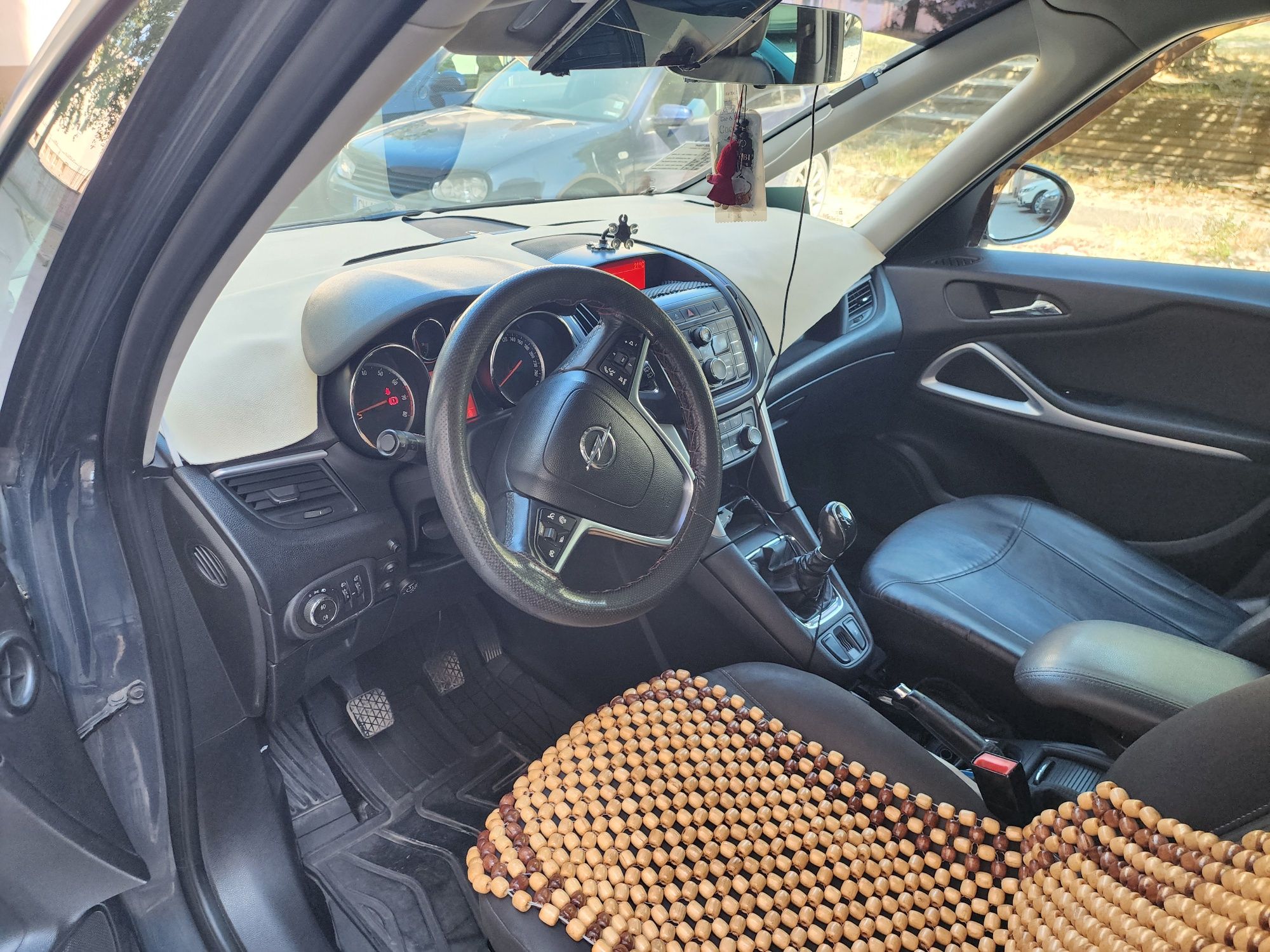 Opel zafira C 2012  7 места,метан/бензин