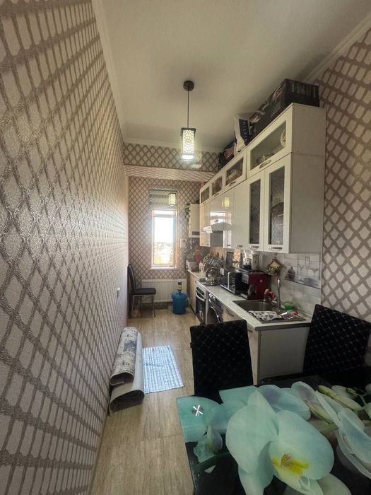2-xonali 6-qavatda 55m² kvartira sotiladi.
7-qavatli Liftli dom.