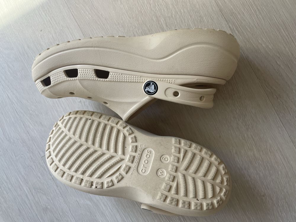 Обувки  бежови Crocs