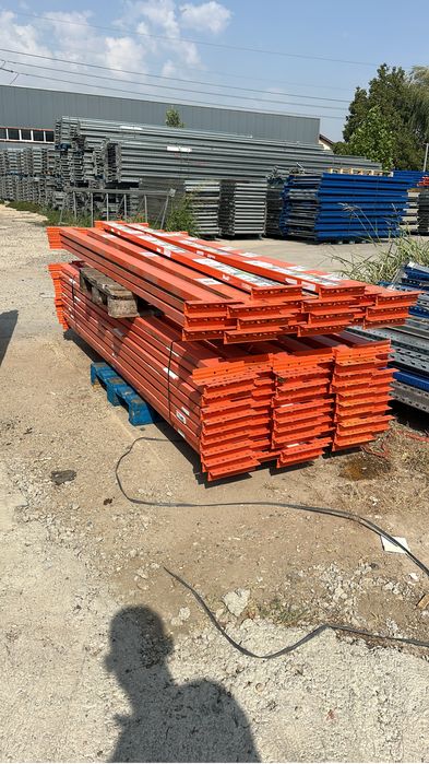 Rafturi metalice in stoc