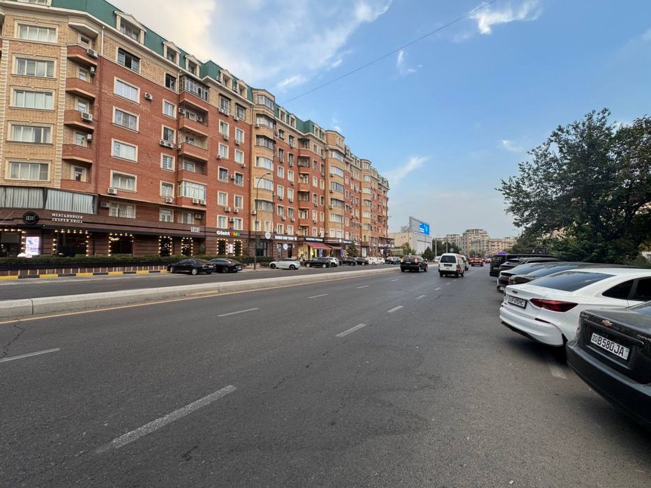 Срочно Продаётся Нежилое Помещения 1/Линия Айбек метро Кунаява 185.м2