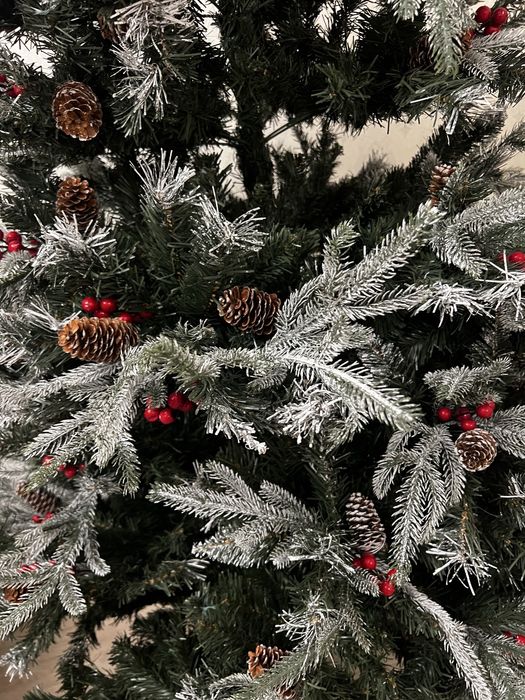 Продам елку 2.10