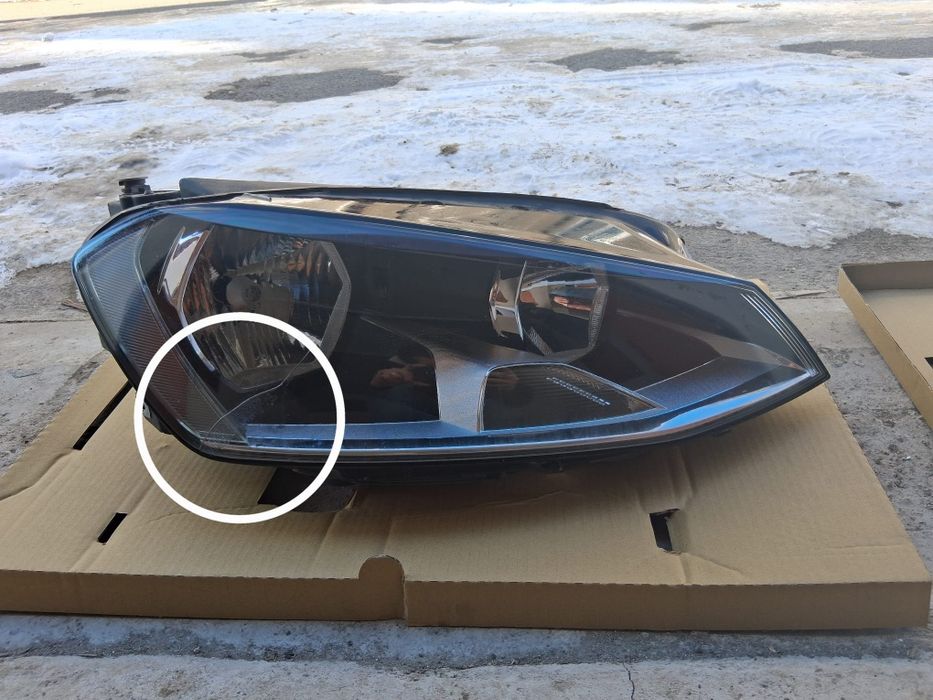 Faruri Golf 7 cu sticla crapata