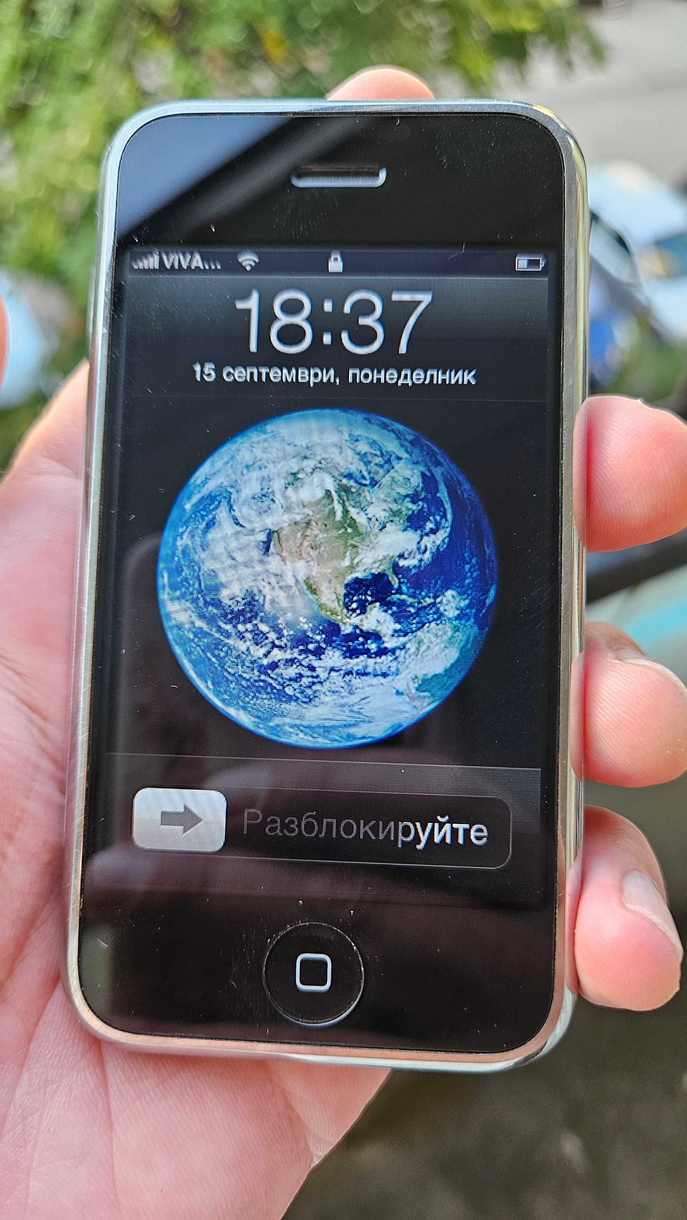 Продавам Iphone 2G първия Айфон