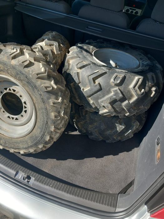 Vând atv linhai 300