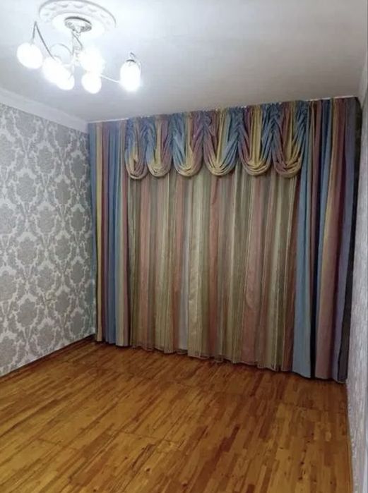 Юнусабад 19 4/1/5 дом расположен вдоль дороги